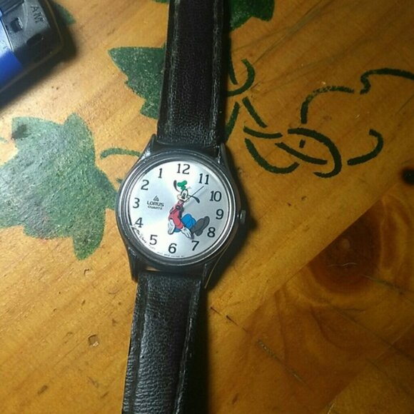 Lorus Vintage Disney Goofy Watch w/ BRAND NEW BATTERY - Picture 3 of 4